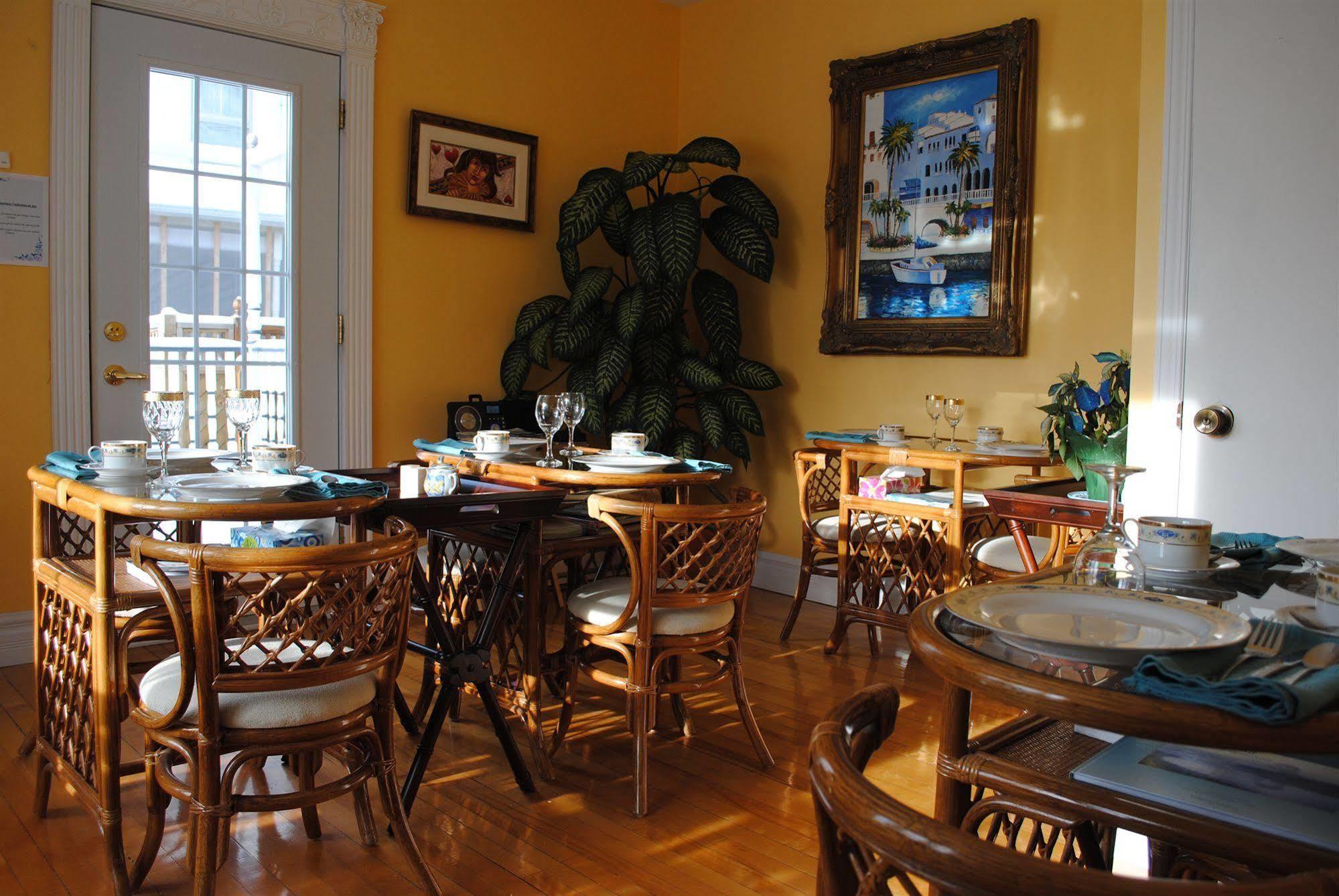 Auberge Marquis De Montcalm Sherbrooke Exterior photo